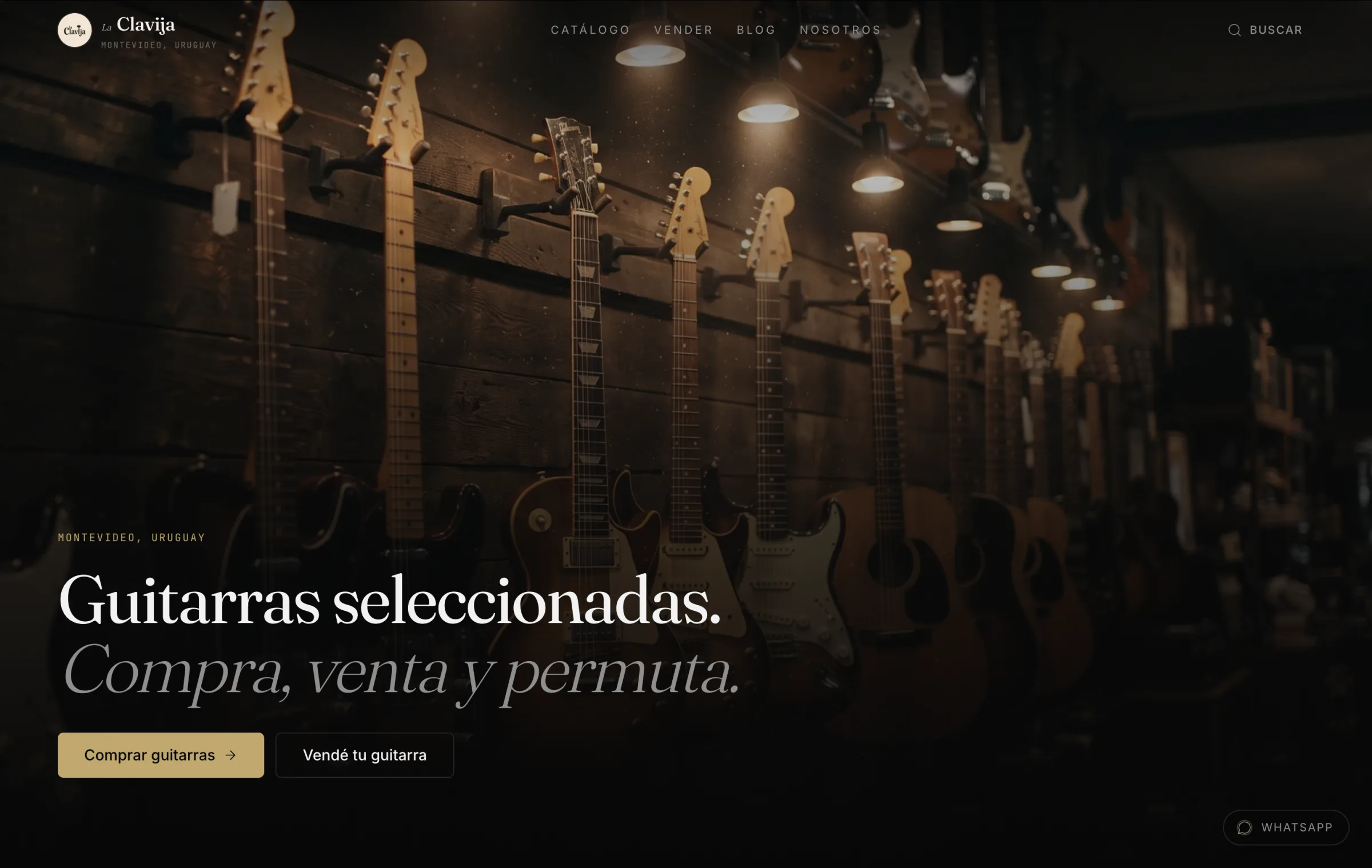 La Clavija's home page: “Guitarras seleccionadas. Compra, venta y permuta.” over a wall of guitars.
