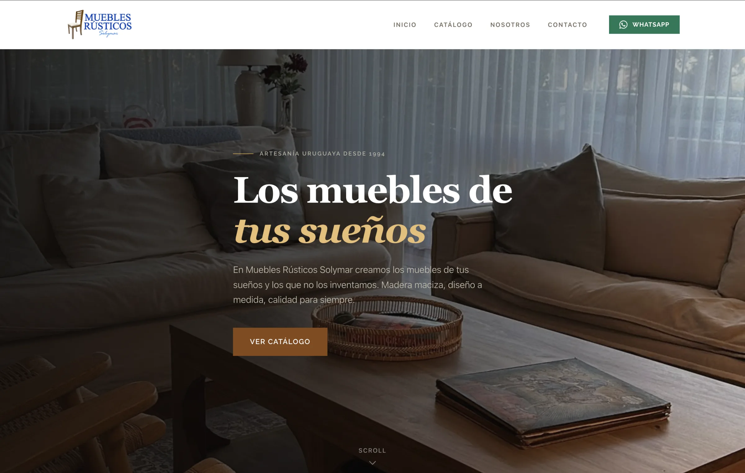 Muebles Rústicos' home page: “Los muebles de tus sueños” over a photo of a wooden living room.